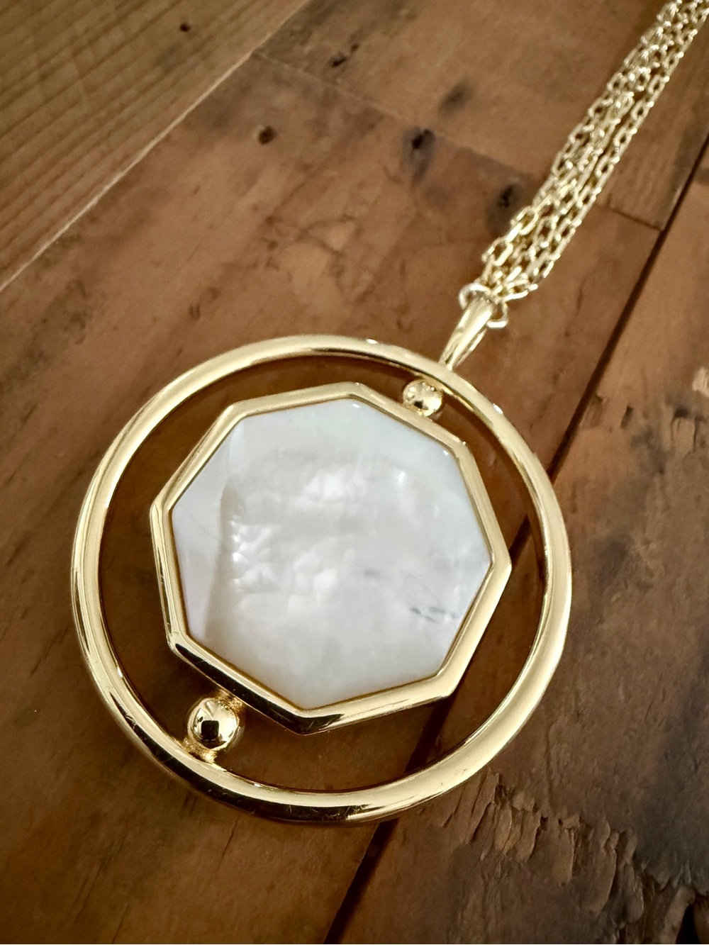 CONNIE CRAIG CARROLL “JONES GOLD-PLATED REVERSIBLE CABOCHON PENDANT NECKLACE
